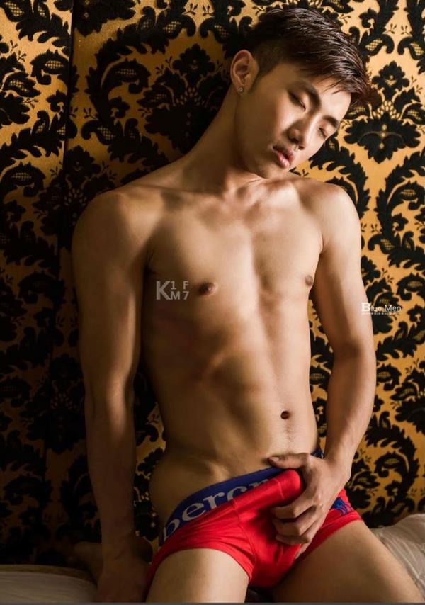 Whoseman-8-花漾文青男孩-許禾